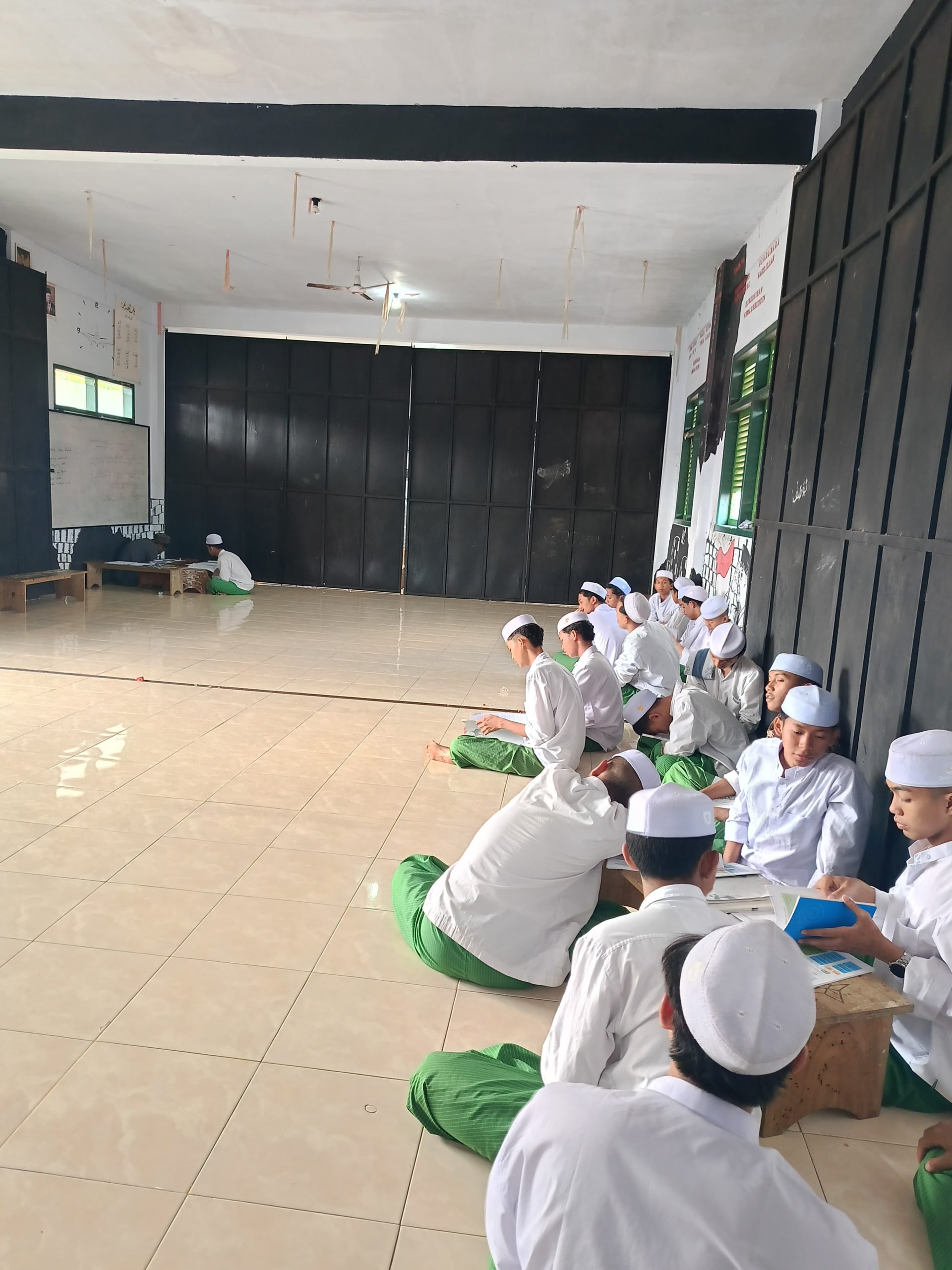 Pelaksanaan Ujian Al-Miftah Sidogiri IMDA 1