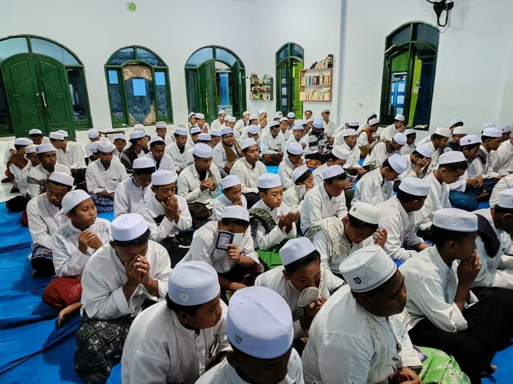 Pembacaan Yasin dan Khotmil Qur’an di Malam Rabu Wekasan
