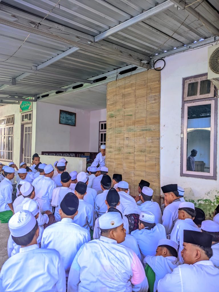 Pengasuh Berikan Tausiyah dan Arahan kepada Santri Usai Kembali ke Pondok Pesantren Ranupakis
